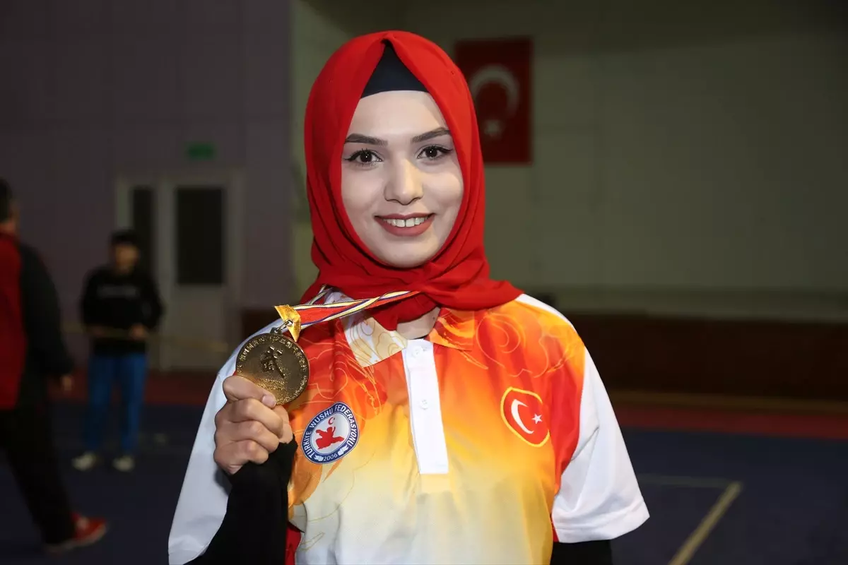 Üniversite Öğrencisi Burçin Urhan, Tai-Chi'de Dünya Şampiyonu Oldu