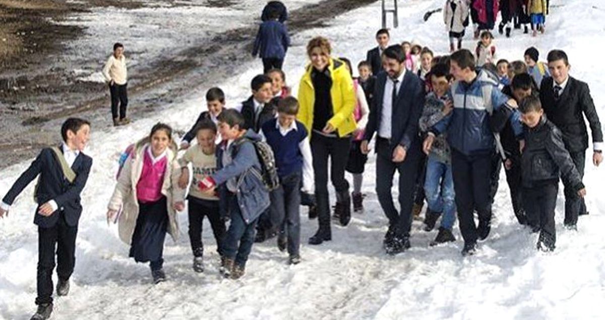 Gülben Ergen Ömer Öğretmen'in Hikayesi İçin Köy Yollarına Düştü!
