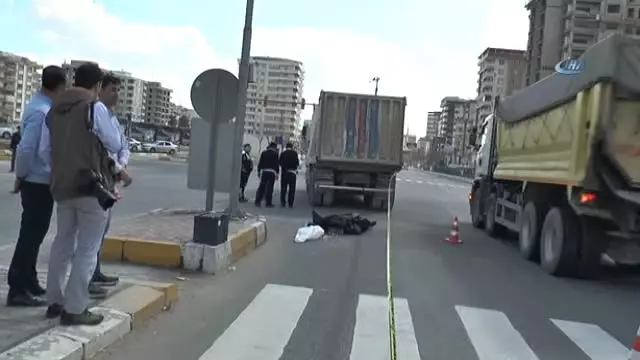 Kamyonun Altında Ezilen Yaşlı Adam Hayatını Kaybetti