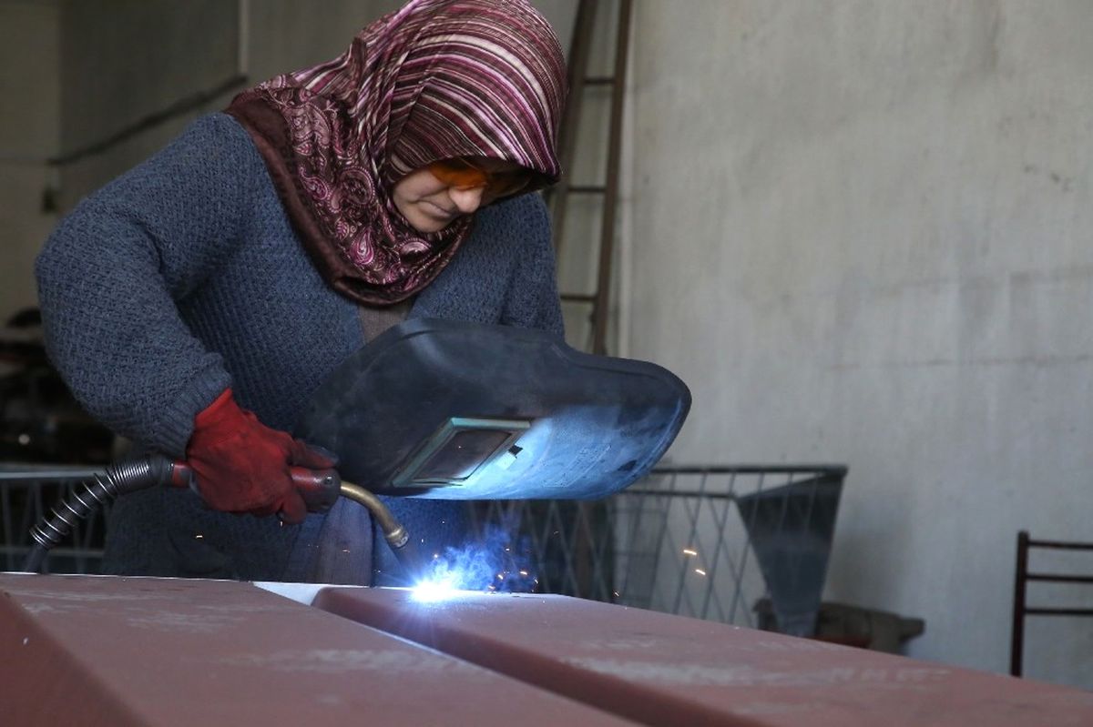 Kocası Kalifiye Eleman Bulamayınca Yanına Çırak Olarak Başladı, 5 Yılda Usta Oldu