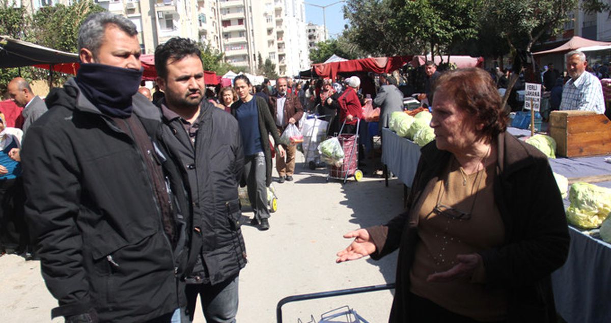 Nesibe Nine Pazarda Polisle Birlikte Parasını Çalan Hırsızları Aradı
