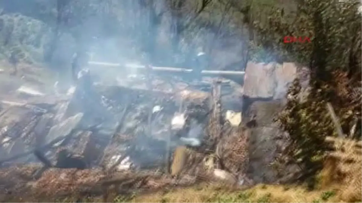 Rize Çayeli'nde Ahşap Ev Yandı, Yatalak Hasta Feci Şekilde Can Verdi
