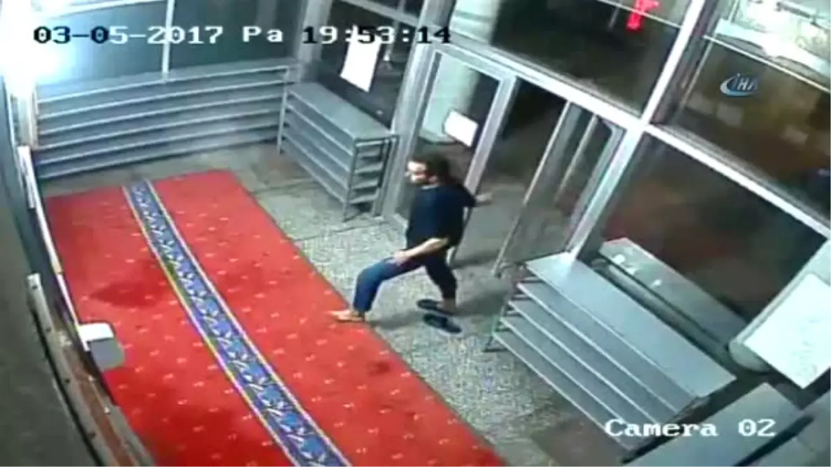 Sadece Bilgisayarını Değil, Emeğini de Çaldılar... O Anlar Kamerada