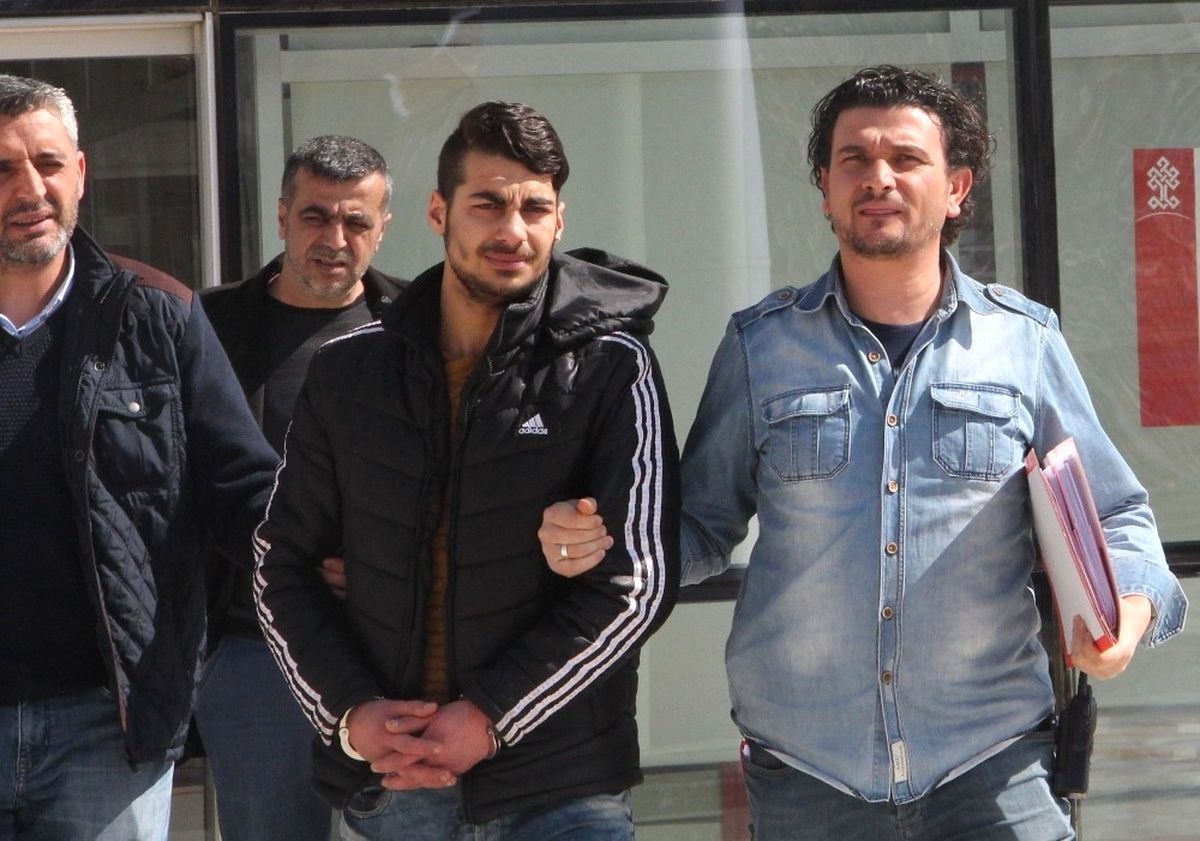 Tırnak Yeme Alışkanlığı, Sapıklık Yapan Gaspçıyı Yakalattı