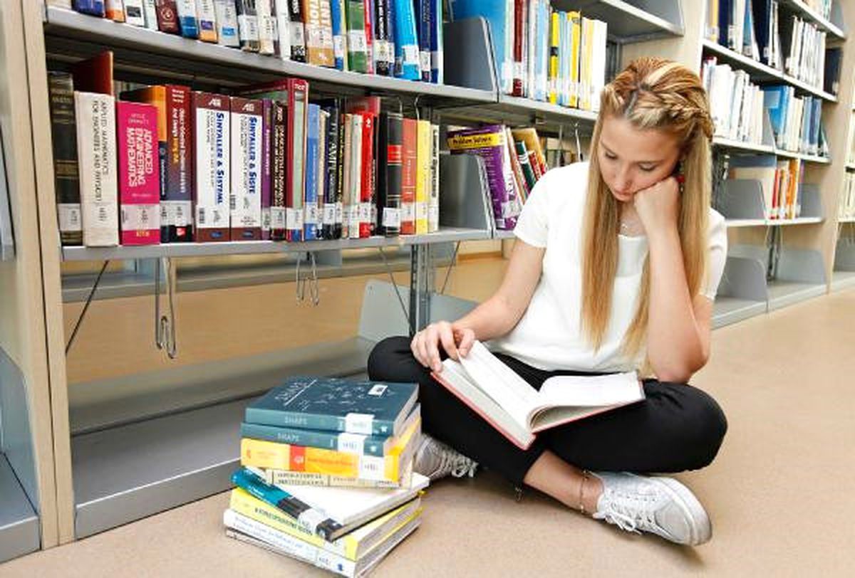 Türkiye'de En Çok Kadınlar Kitap Satın Alıyor