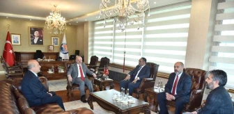 Vali Çakacak, MHP'nin Yeni İl Yönetimini Kabul Etti