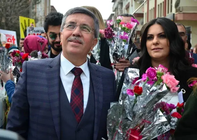 8 Mart'ta Pursaklar'a Sanatçı Yağmuru 8 Mart'ta Pursaklar'a Sanatçı Yağmuru