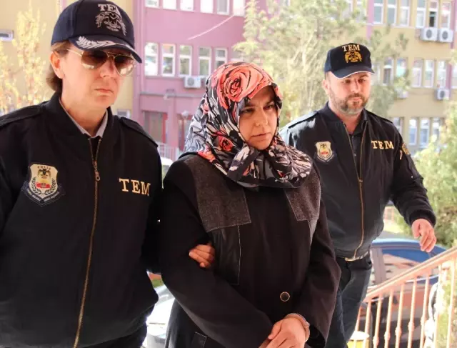 Adil Öksüz'ün Yengesi Adliyede Adil Öksüz'ün Yengesi Adliyede