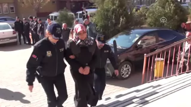 Adil Öksüz'ün Yengesi Adliyede Adil Öksüz'ün Yengesi Adliyede