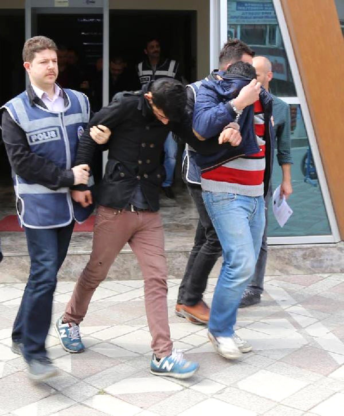 Azeri Sürücünün Gasp Edip TIR'ını Satan Zanlılar Yakalandı