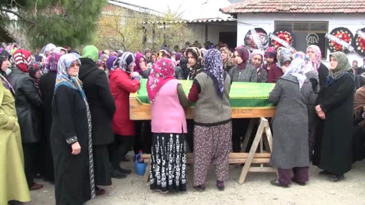 Bursa-Ankara Karayolundaki Trafik Kazasında Yaşamını Yitiren Meyse Keskin, Toprağa Verildi -...
