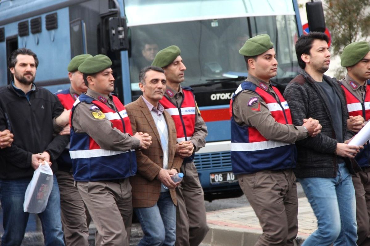 Mahkeme Başkanı Darbecilere Kızdı: Size Kağıtları Aranızda Yazışın Diye Vermedik