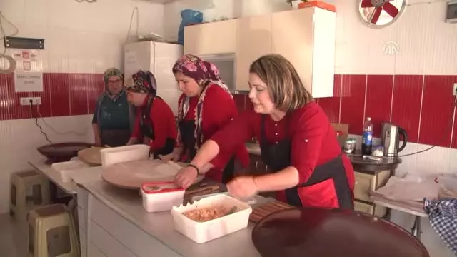 Elinin Hamuru' Boşandıktan Sonra Işi Oldu Elinin Hamuru' Boşandıktan Sonra Işi Oldu