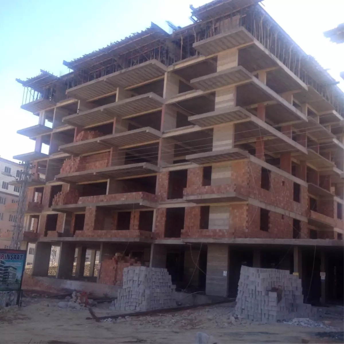 İnşaattan Düşen İşçi Hayatını Kaybetti