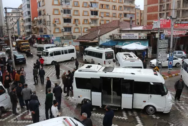Izmir'de Dolmuşçu Gerginliği Izmir'de Dolmuşçu Gerginliği