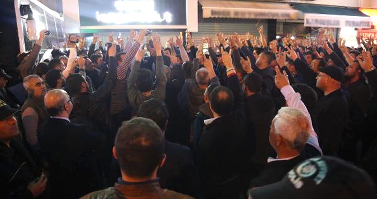 150 Kişi Ümit Özdağ ve Yusuf Halaçoğlu'nun Toplantısını Basmak İstedi