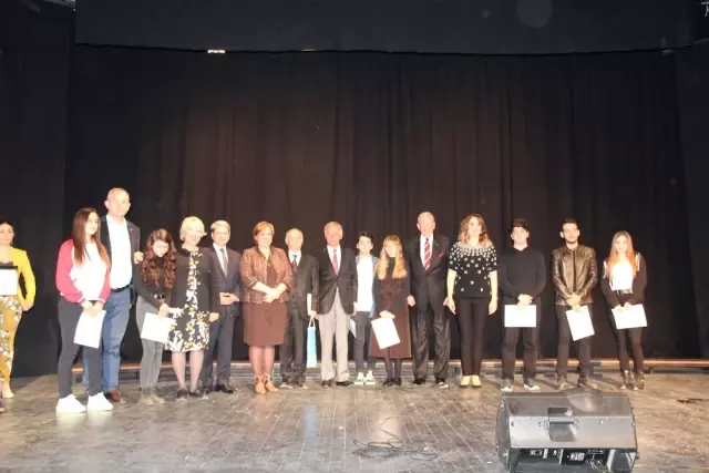Genç Ressamlar Eserleriyle İzmir'i Anlattı