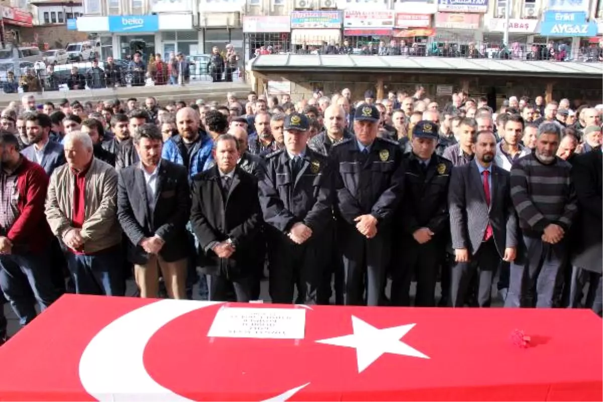 Görevde Kalp Krizinden Ölen Komiser Arslan, Toprağa Verildi