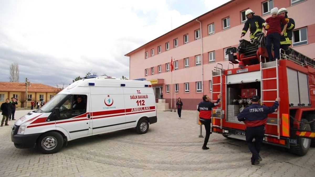 Lisedeki Yangın, Deprem ve Personel Tahliye Tatbikatı Gerçeğini Aratmadı