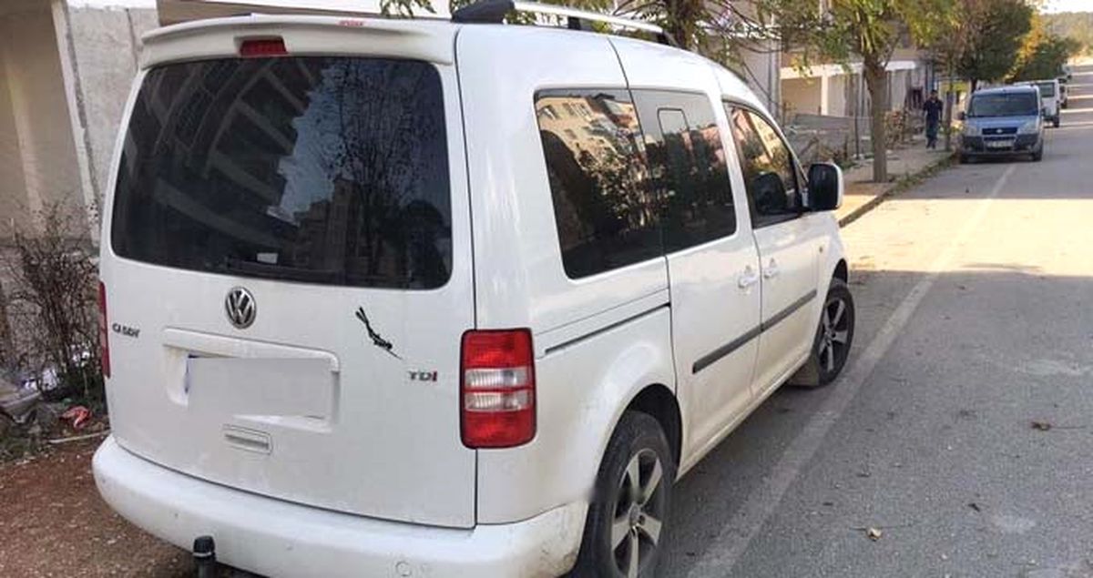 Minibüsü Çalınan Adam, Olayı Sosyal Medyada Paylaşınca Hırsızları Yakalattı