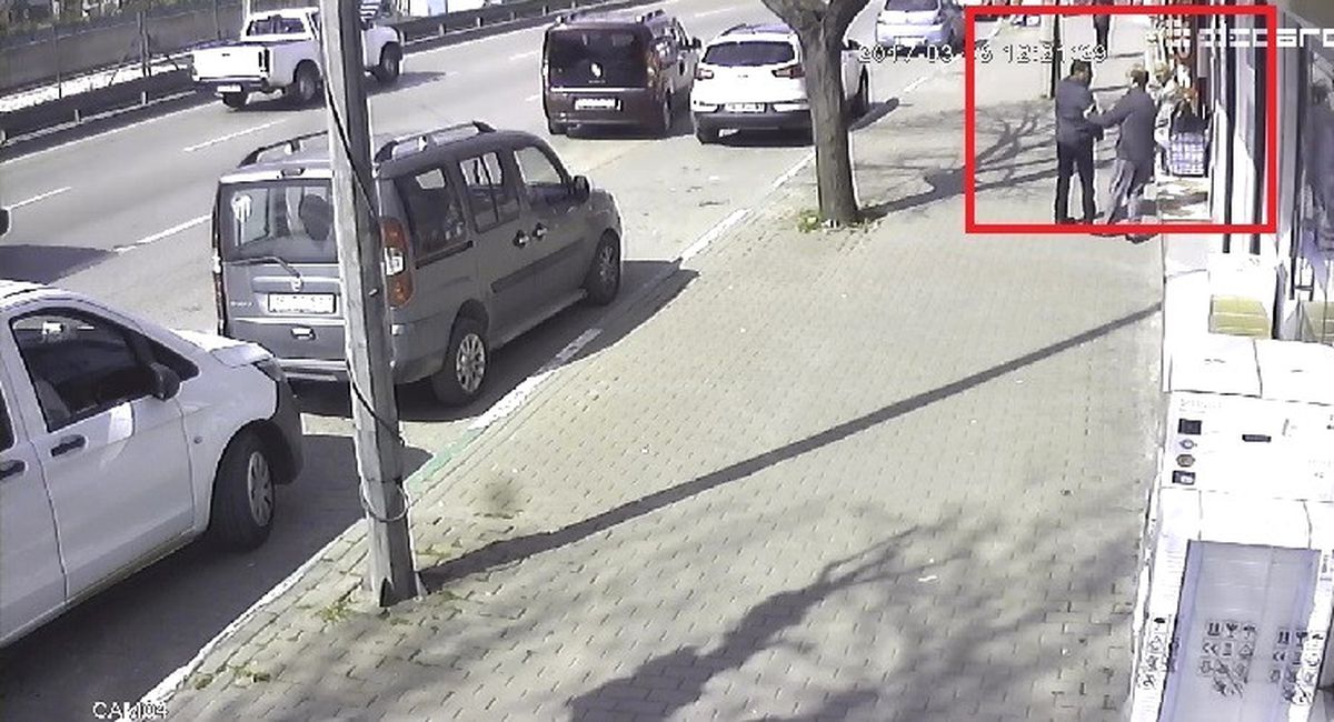 Sahte Savcıyı Vatandaşlar Kıskıvrak Yakaladı