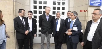 Adana Uluslararası Gözlemci, Fetö Davasında Sakız Çiğneyince Salondan Çıkarıldı