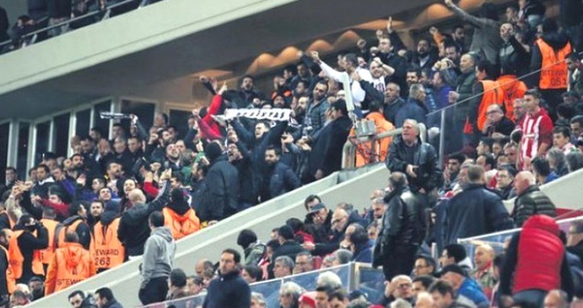 Beşiktaşlı Taraftarlar, Deplasman Yasağına Rağmen Olympiakos Maçına Girdi