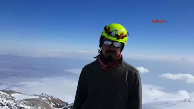 Bitlis Tek Başına Süphan Dağı'na Tırmandı Bitlis Tek Başına Süphan Dağı'na Tırmandı