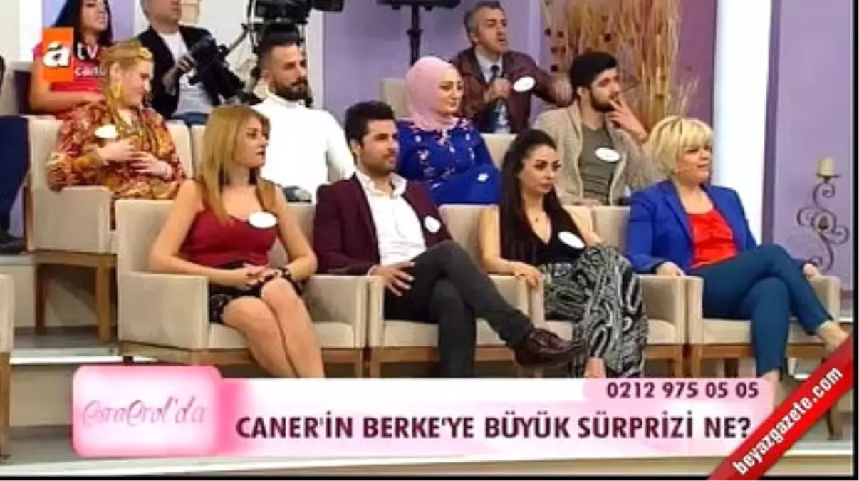 Esra Erol - Caner'den Nişanlısı Berke'ye Canlı Yayında Büyük Sürpriz!