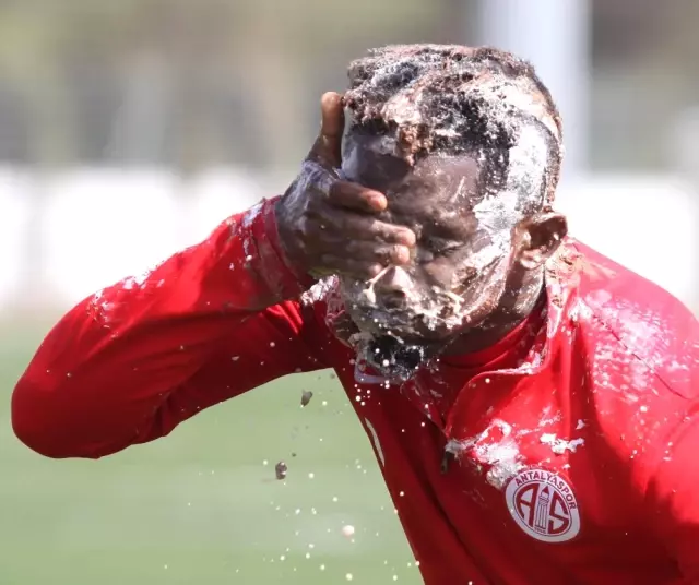 Eto'o'yu Kızdıran Doğum Günü Kutlaması
