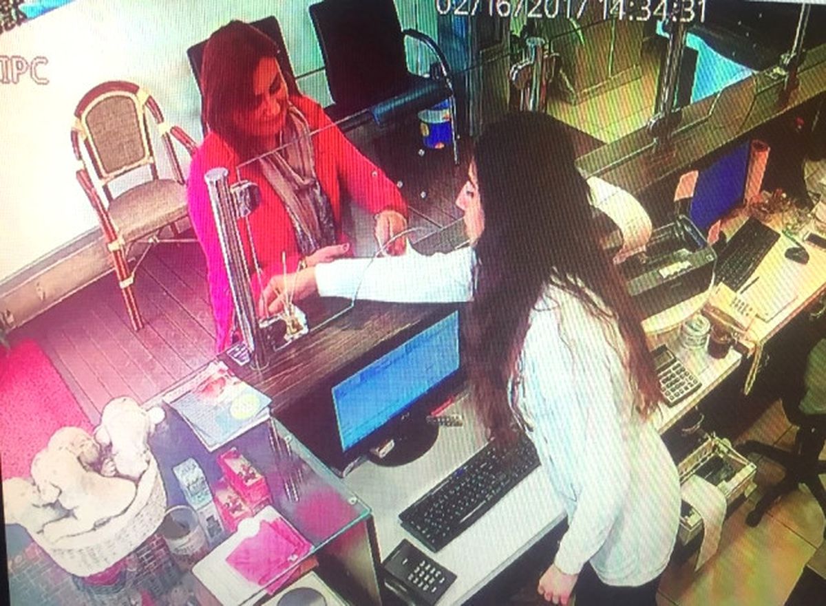 Sahte Bilezikle Dolandırıcılık Yapan Kadın Güvenlik Kamerasına Yansıdı