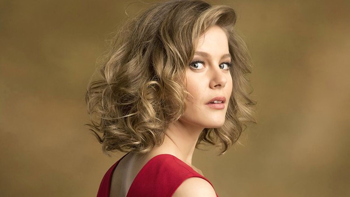 Oyuncu Burcu Biricik Makyajsız Halini Paylaştı