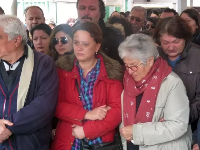 Sahte İçkiden Hayatını Kaybeden Dövmeci Son Yolculuğuna Uğurlandı