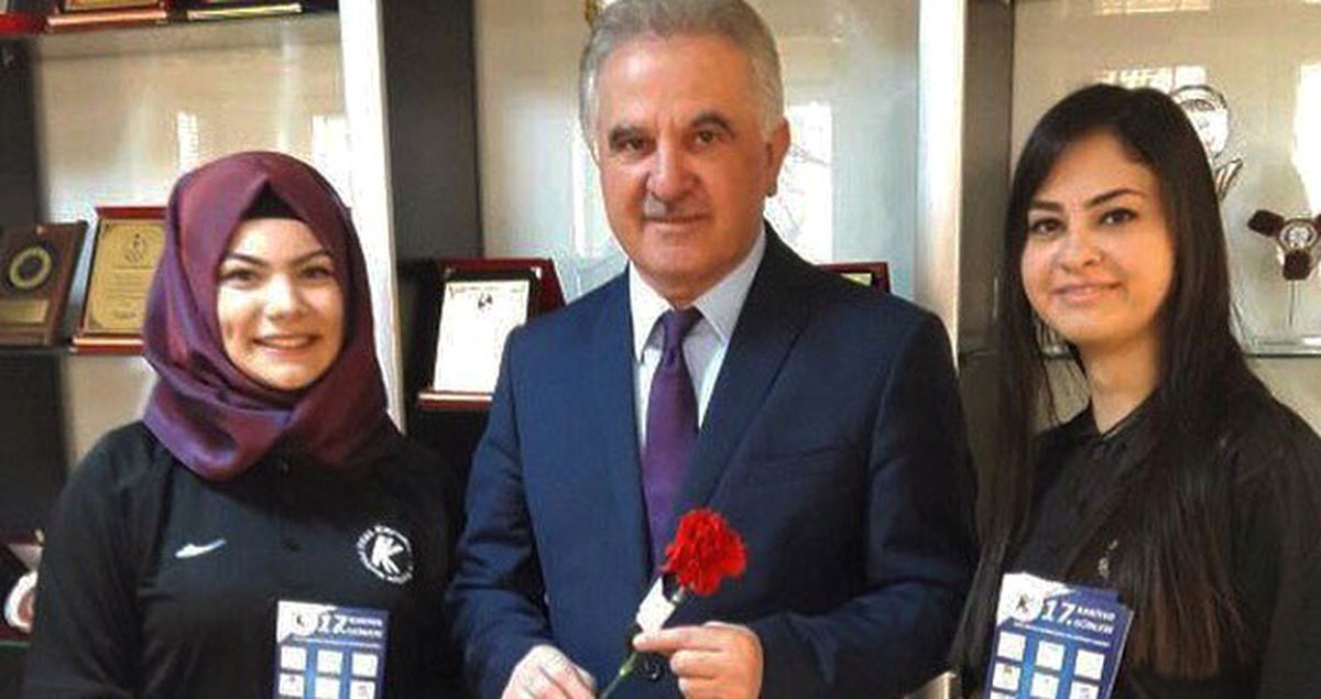 Sakarya Üniversitesi Rektörü Muzaffer Elmas Twitter'da Fenomen Oldu