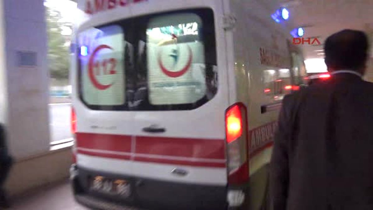 Şanlıurfa'da Kamyonetle Otomobil Çarpıştı : 6 Yaralı