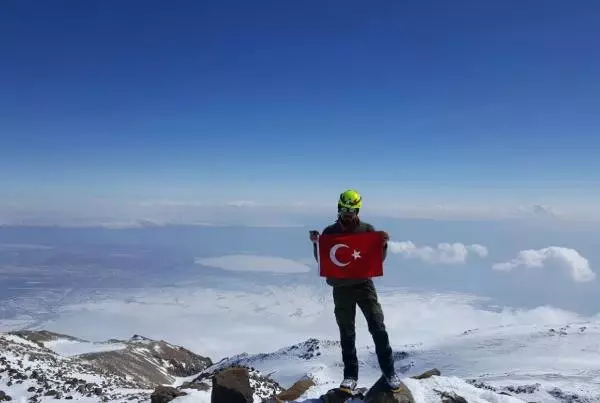 Bir Dağcı, Tek Başına Süphan Dağı'na Tırmanış Yaptı
