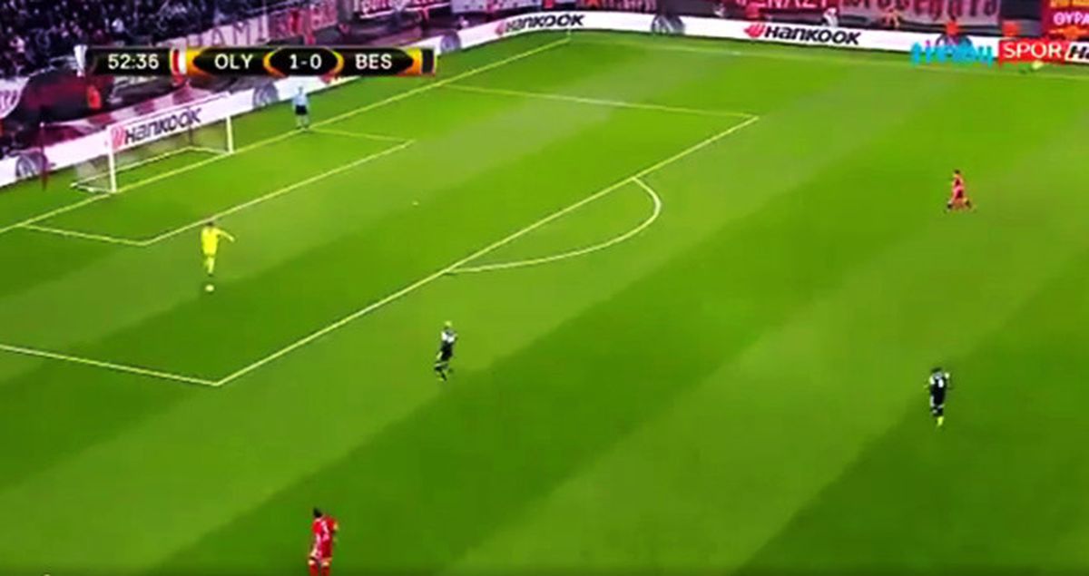 Yunan Basını, Olympiakos Kalecisini Yerden Yere Vurdu