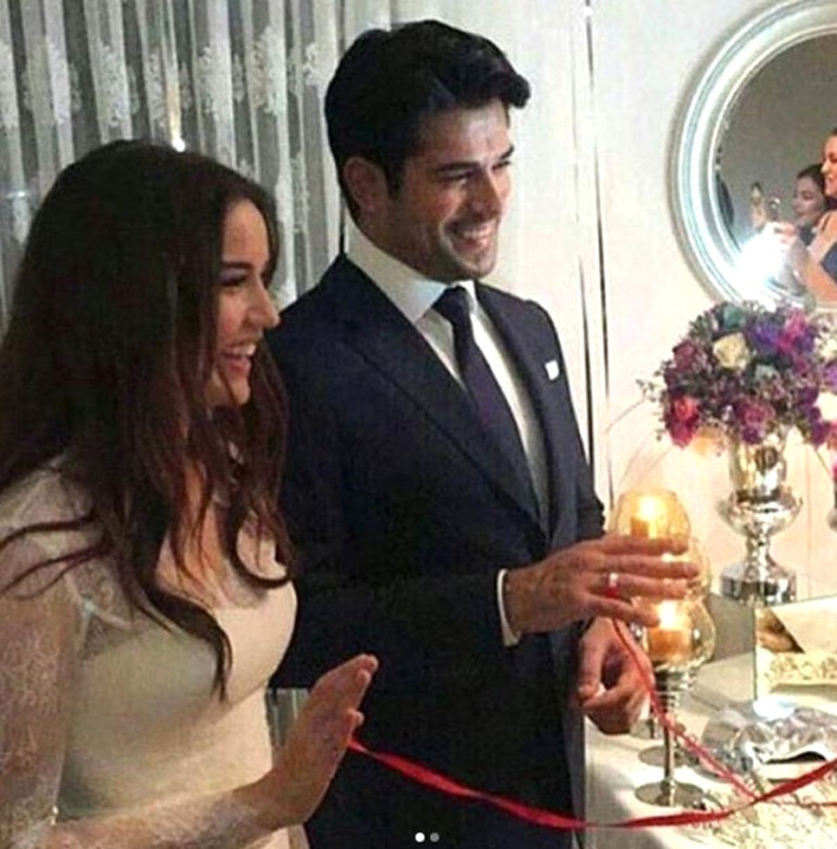 Burak Özçivit, Heyecandan Ailesini Havalimanında Unuttu