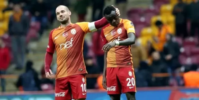 Galatasaray'da Sneijder ve Bruma'nın Menajerleri İstanbul'a Çağrıldı