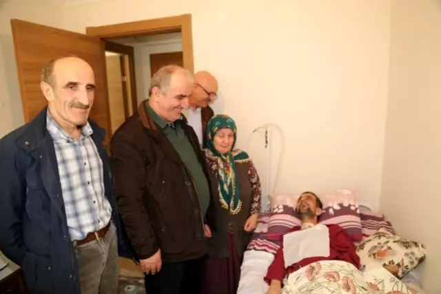 Yangında İki Oğlu Ölen Bir Oğlu Sakat Kalan Anneyi Unutmadılar