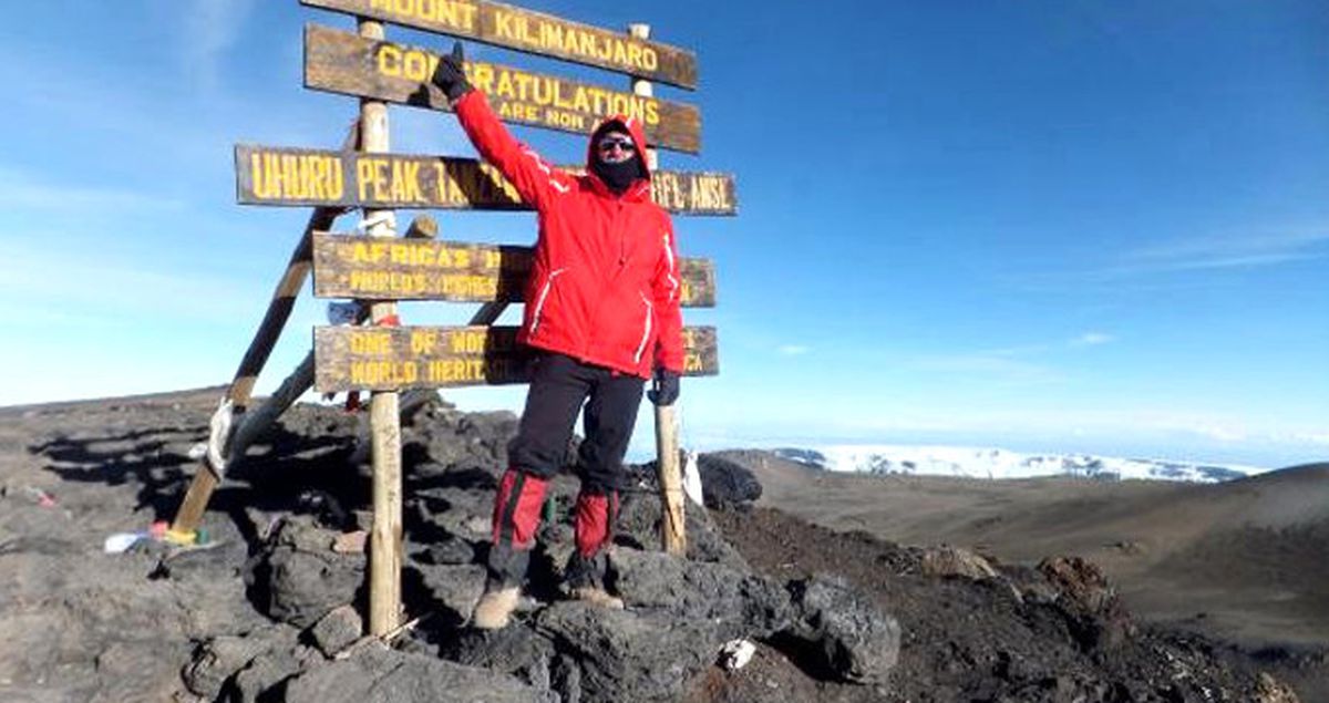 55 Yaşındaki Dağcı, Kilimanjaro Dağı'nın Zirvesine Çıkmayı Başardı