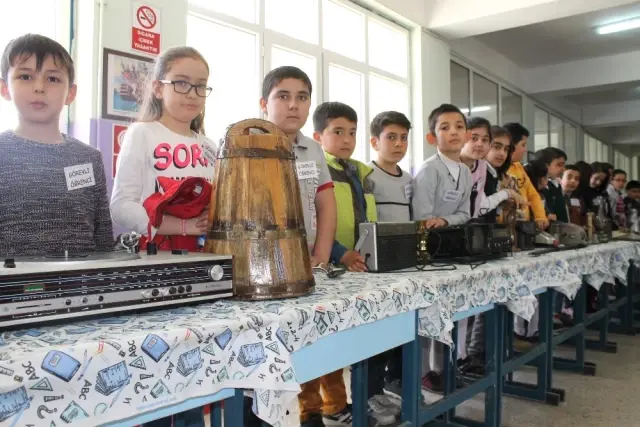 Akdağmadeni'nde Öğrenciler Geçmişe Yolculuk Yaptı Akdağmadeni'nde Öğrenciler Geçmişe Yolculuk Yaptı