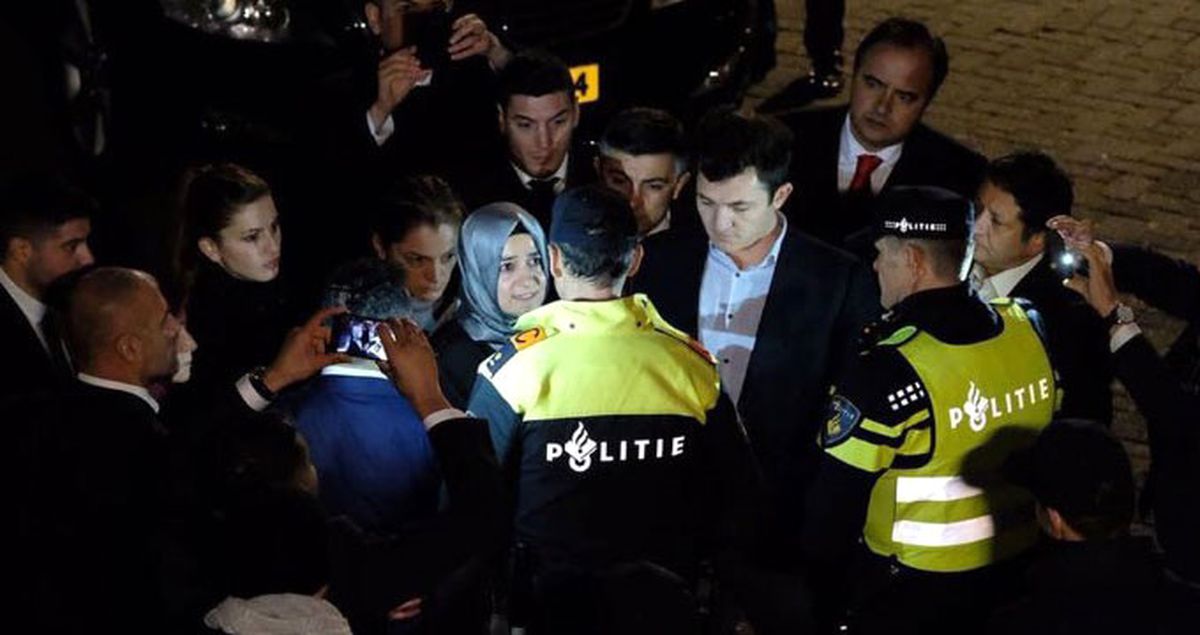 Betül Sayan Kaya Twitter'dan Duyurdu: Nijmegen Sınırından Almanya'ya Götürülüyorum
