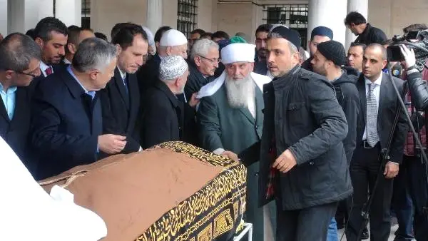Elazığ'da Kadiri Şeyhi'nin Cenazesine İzdiham Elazığ'da Kadiri Şeyhi'nin Cenazesine İzdiham
