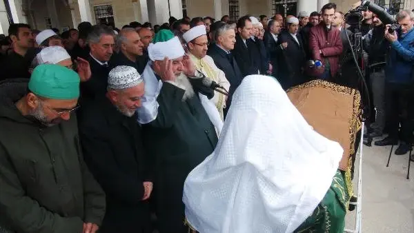 Elazığ'da Kadiri Şeyhi'nin Cenazesine İzdiham Elazığ'da Kadiri Şeyhi'nin Cenazesine İzdiham