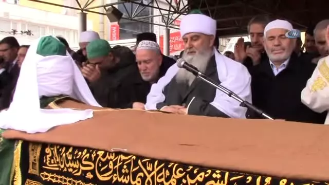 Kanaat Önderi Evliyaoğlu'nu, Binler Uğurladı Kanaat Önderi Evliyaoğlu'nu, Binler Uğurladı