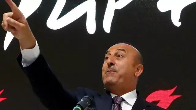 Rotterdam da Çavuşoğlu'na İzin Vermedi