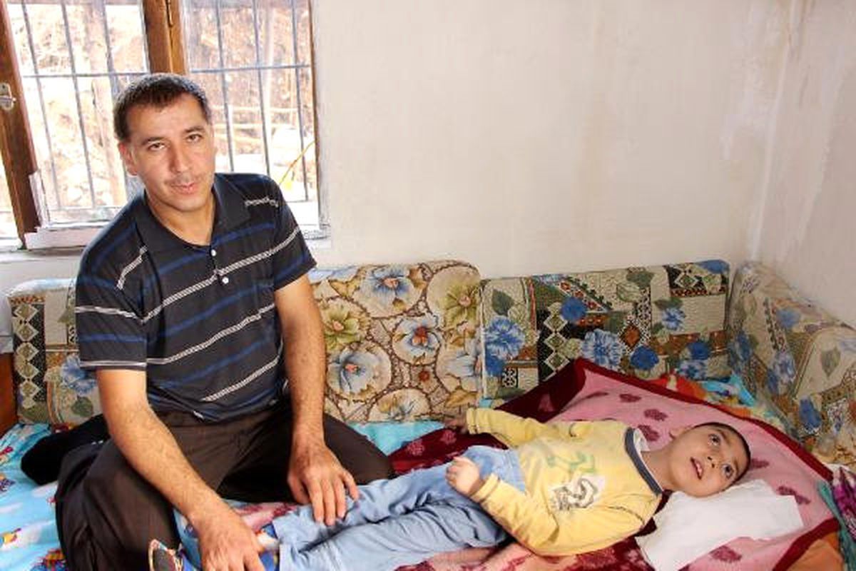 Yatalak Oğlunun Tedavi Parasını Alıp Evden Kaçtı