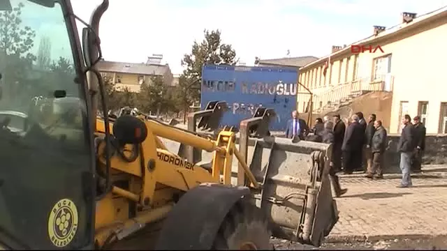 Ardahan Esenyurt Belediye Başkanı Kadıoğlu'nun, Hanak'taki Tabelası Yıkıldı Ardahan Esenyurt Belediye Başkanı Kadıoğlu'nun, Hanak'taki Tabelası Yıkıldı