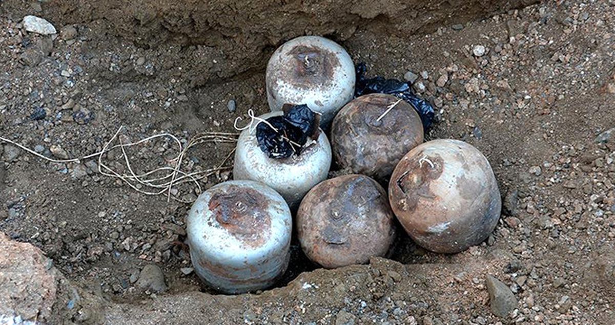 Bitlis'te 500 Kiloluk Patlayıcı İmha Edilirken Yolda Çukur Oluştu